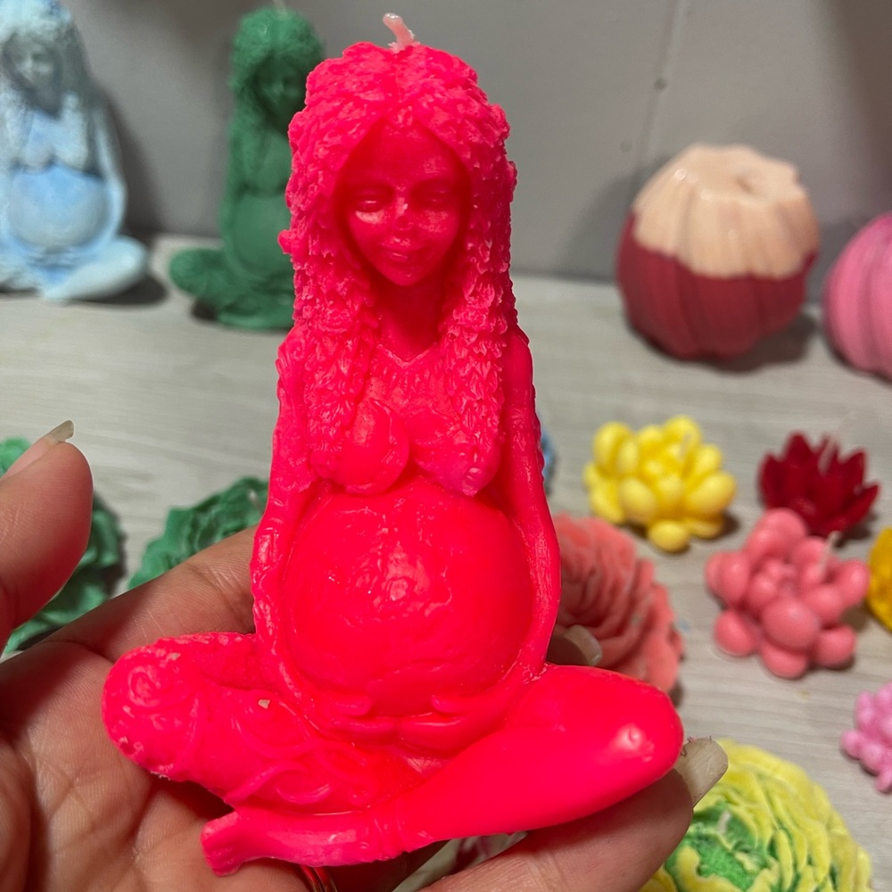 Mother Earth body shape sandalwood candles